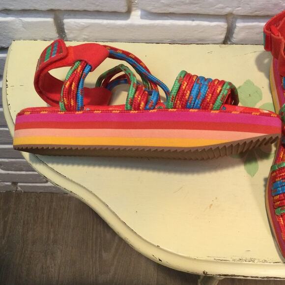 FARM RIO Red Ipanema Tropical Platform Sandal 9 - Picture 3 of 5